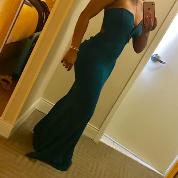 Gown - Picture 1 of 3